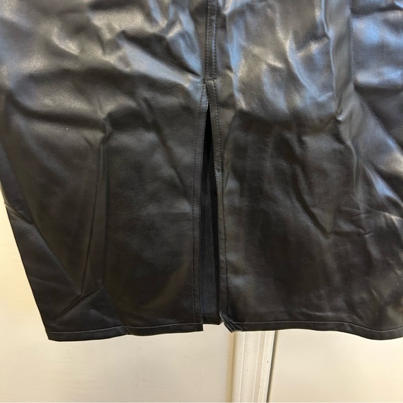 NWT Velvet Heart Black Midi Faux Leather Skirt with Middle Slit Size 31 - Picture 5 of 10